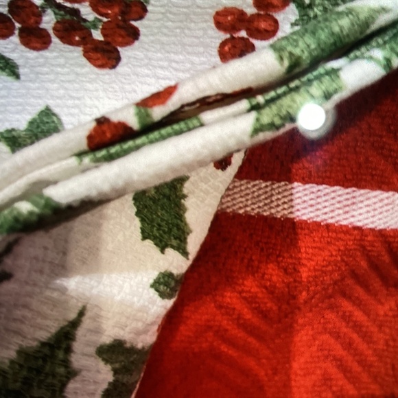 New Ralph Lauren Christmas Kitchen Towel Set - Holly/ Red-3 pack - Picture 3 of 5